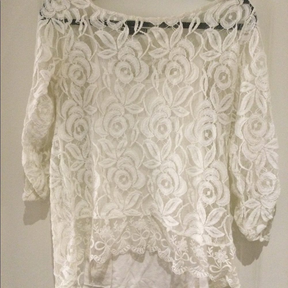 White lace 3/4 sleeve top with cami